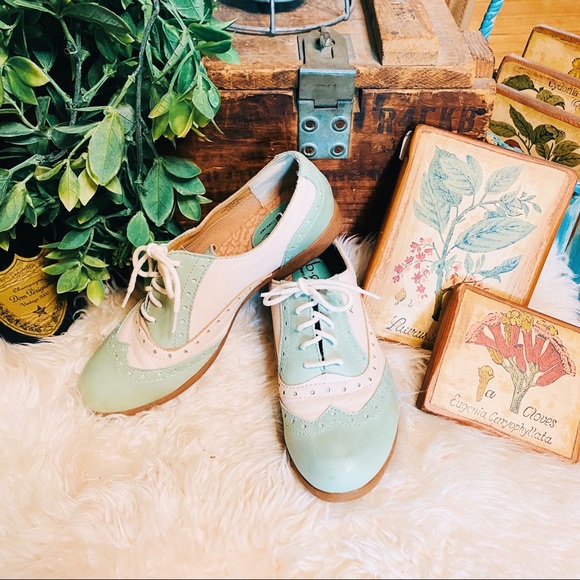 Born Shoes - Vintage mint Born leather Oxford bowling loafer